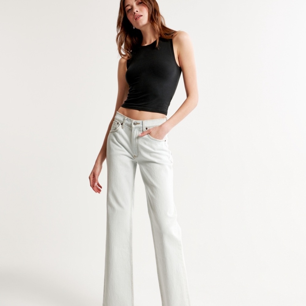 NWT Abercrombie Mid Rise Baggy Light Jeans destroyed size 26